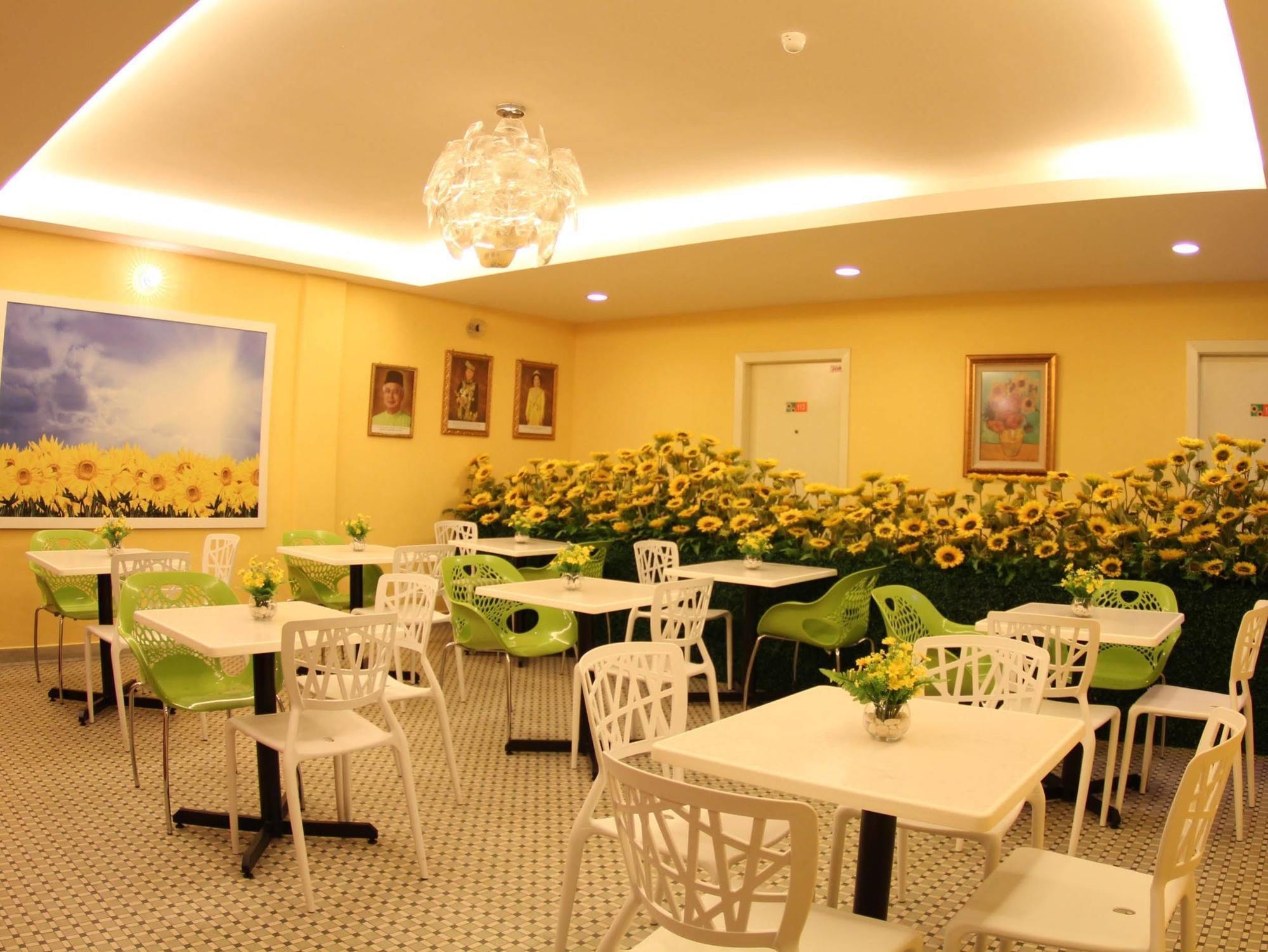 Sunflower Express Hotel ปอนเตียนเกอชิล ภายนอก รูปภาพ